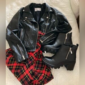 Gianni Bini Black Leather Chunky Heel Boots 8